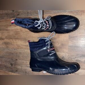 TOMMY HILFIGER BOOTS 💗